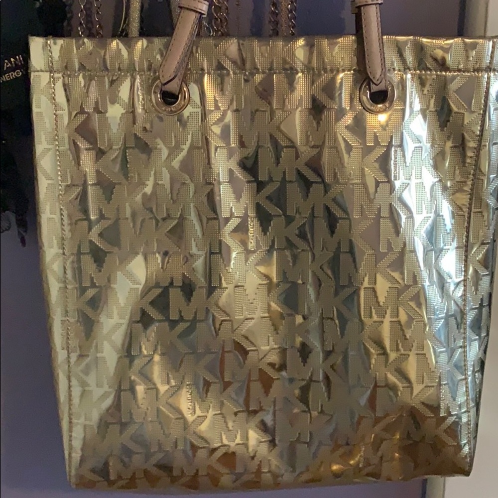 MK purse: Gold Metallic!